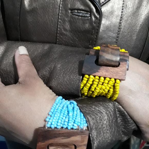 Bracelets - Picture 2 of 4